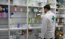 لبنان: مخزون الحليب والدواء يكفي ليومين فقط والدولار يحّلق